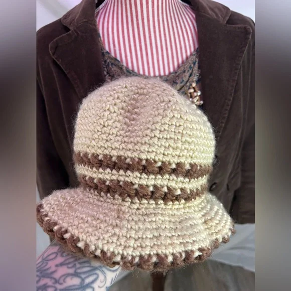 Vintage Hand Knit Cloche Bucket Hat w/ Bow, Brown & Tan, Fairycore, Boho, Hippie - Picture 6 of 7